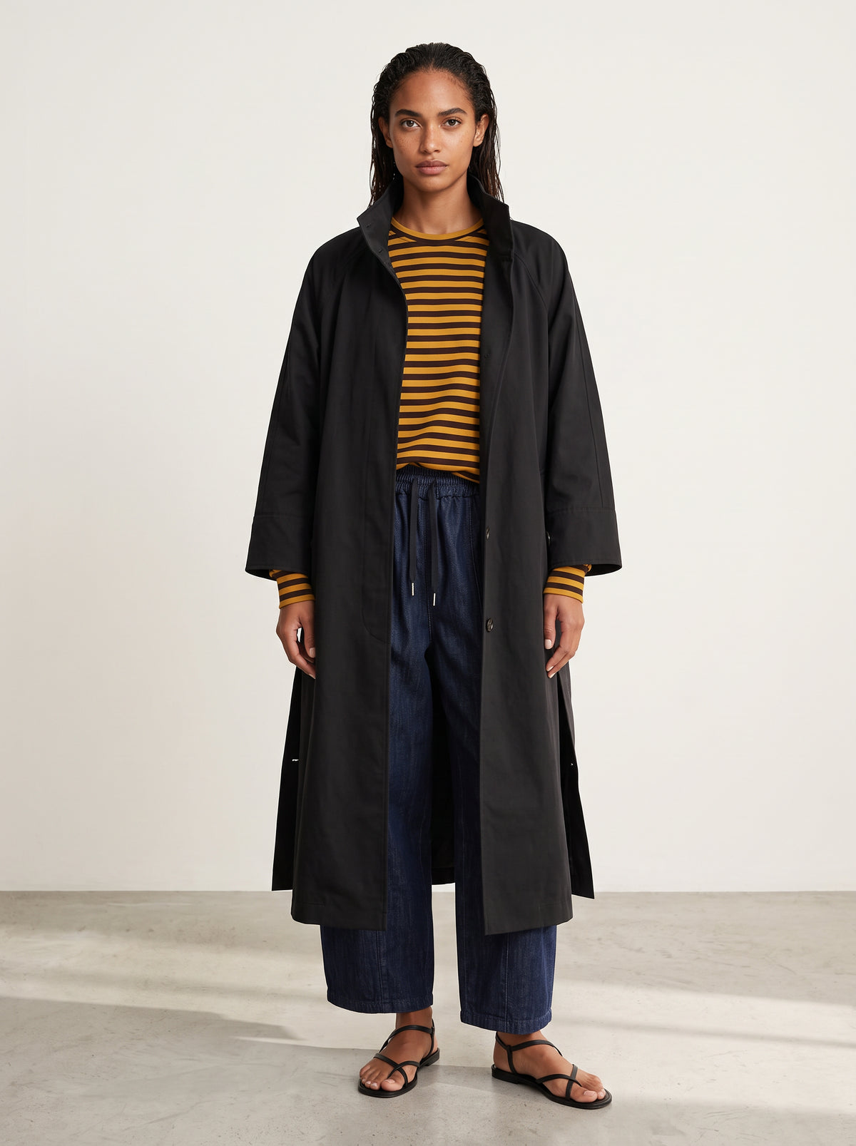 Trench Adam noir porté ouvert