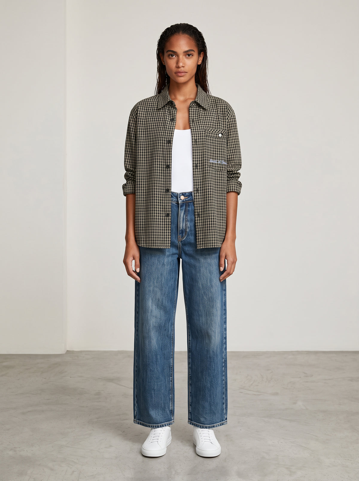 Chemise Léna portée avec le jean Sarah – vue de face