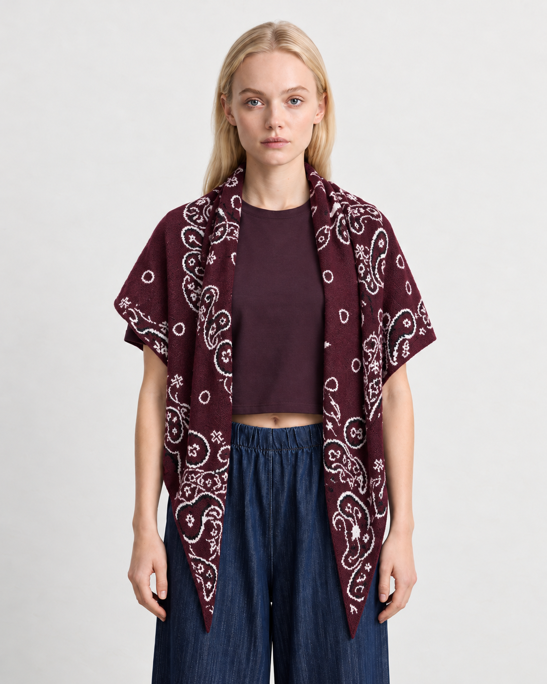 Écharpe bandana Bordeaux grenata portée en châle — vue de face