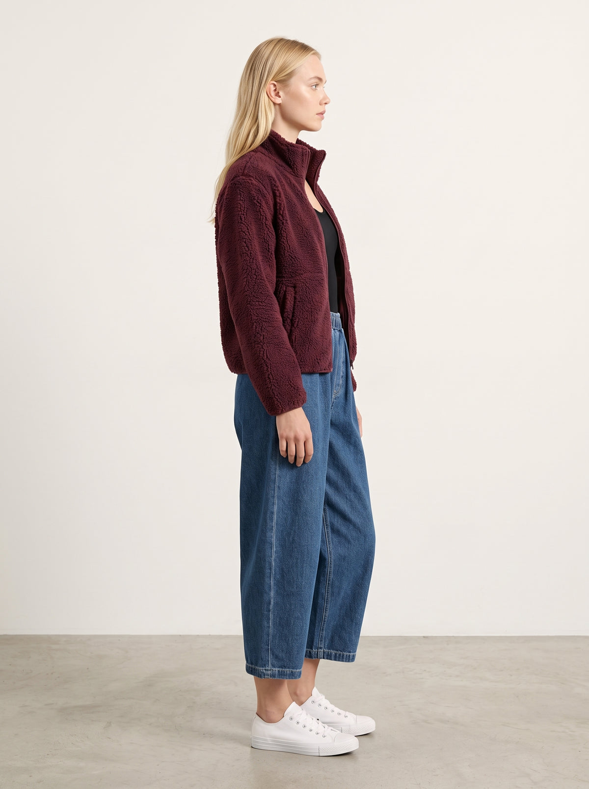 Blouson Ju bordeaux — porté de profil