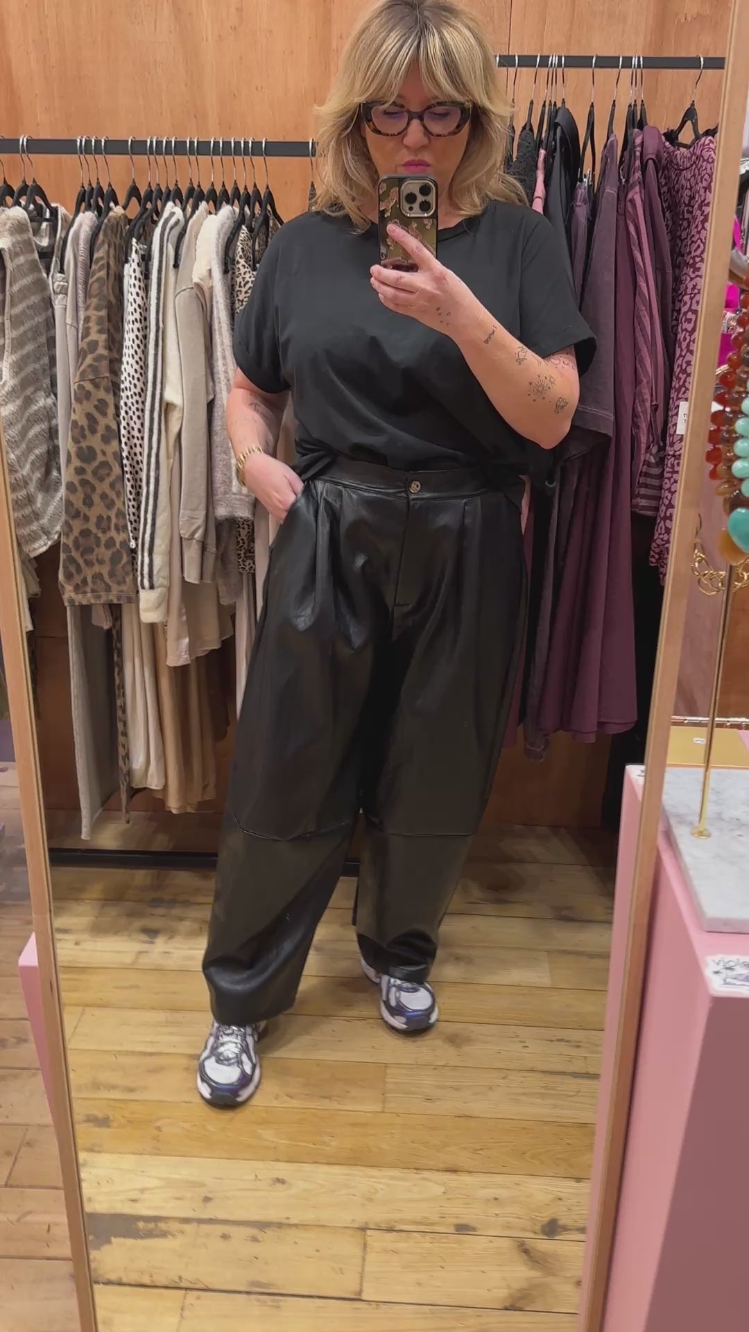 Pantalon Sandrine noir — essayage en boutique