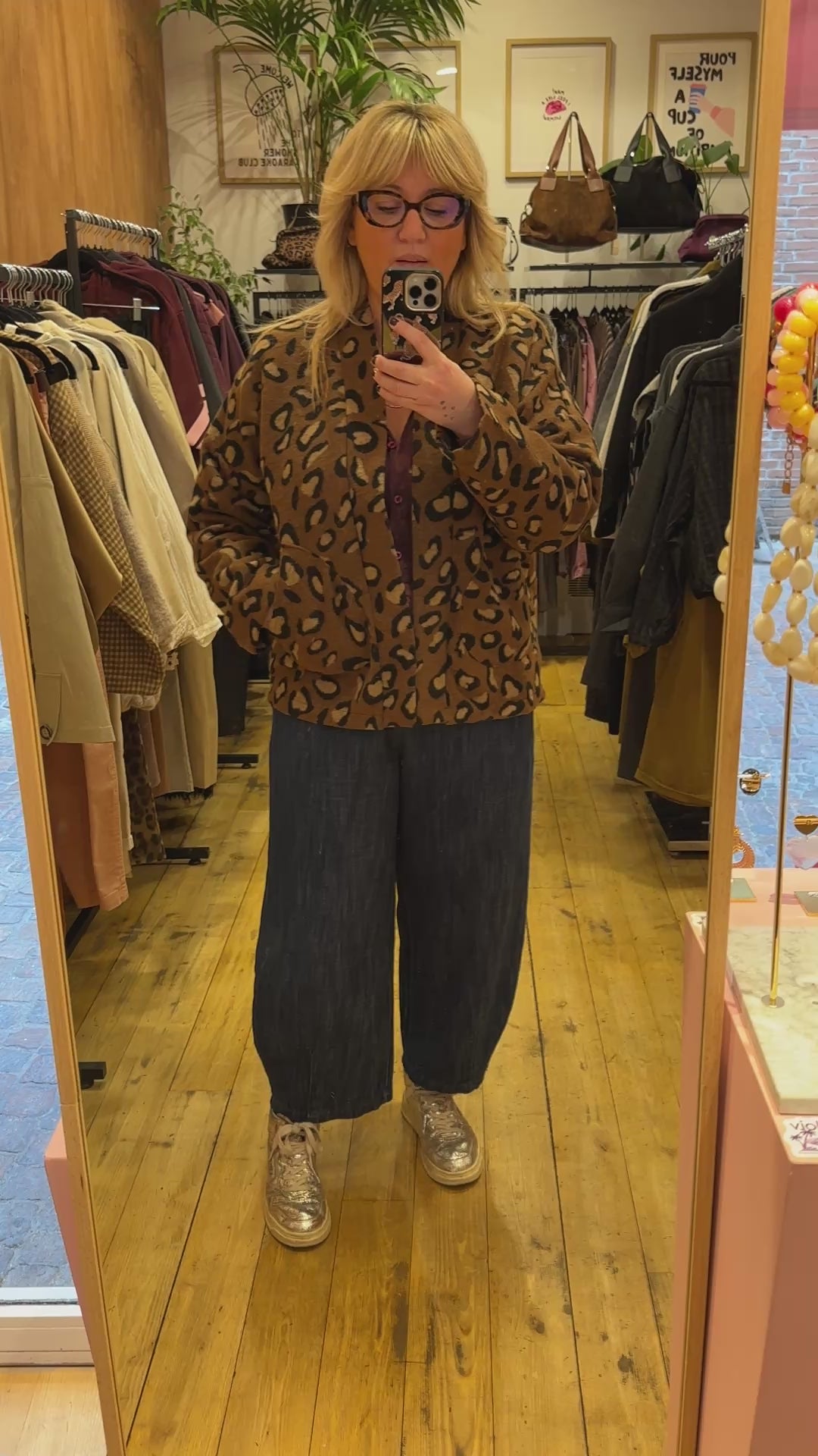 Essayage de la veste Mahaut avec le pantalon Magic barrel denim — sans son