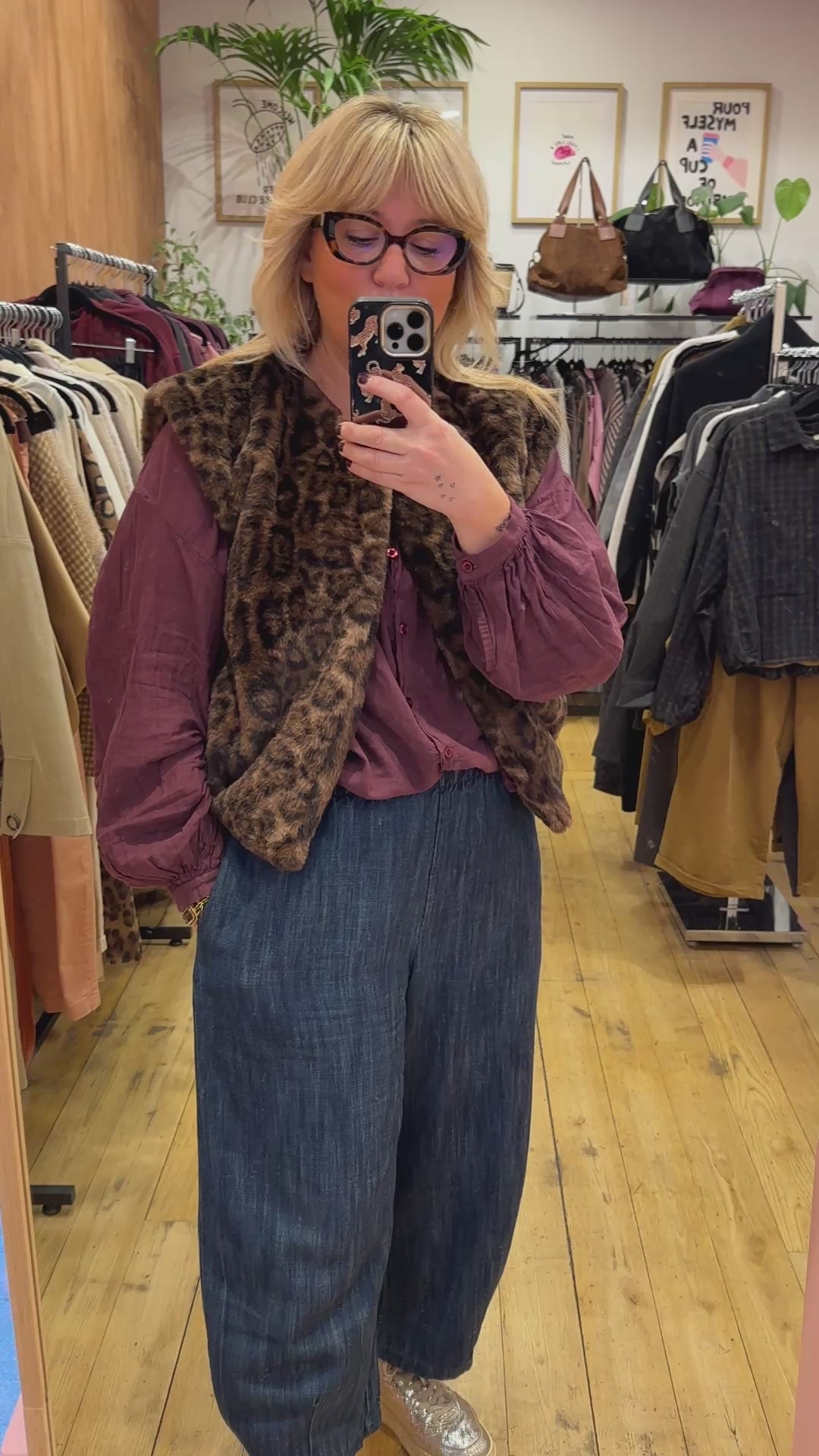 Essayage du gilet Lison, de la chemise Victoria et du pantalon Magic barrel denim — sans son