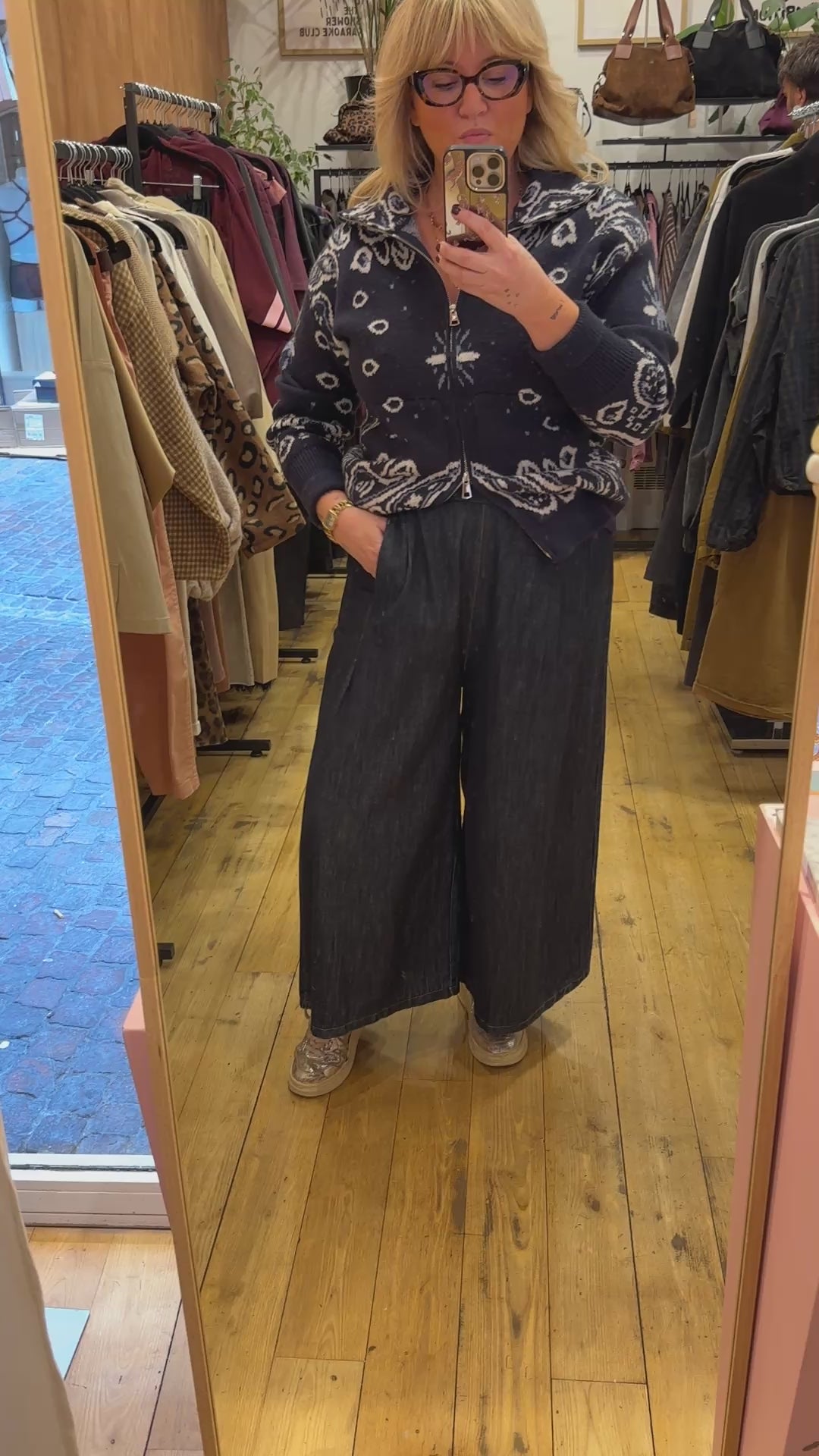 Essayage du gilet Bandana et du pantalon palazzo denim — sans son