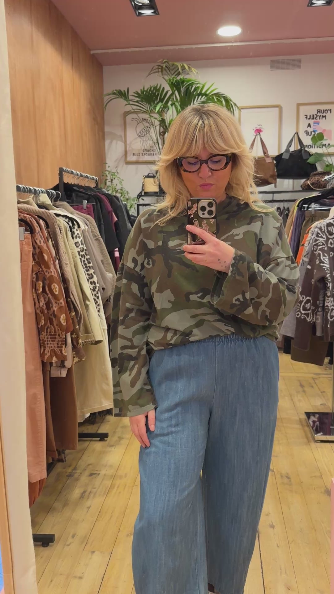 Tee-shirt Helena militaire — vidéo portée sans son 511