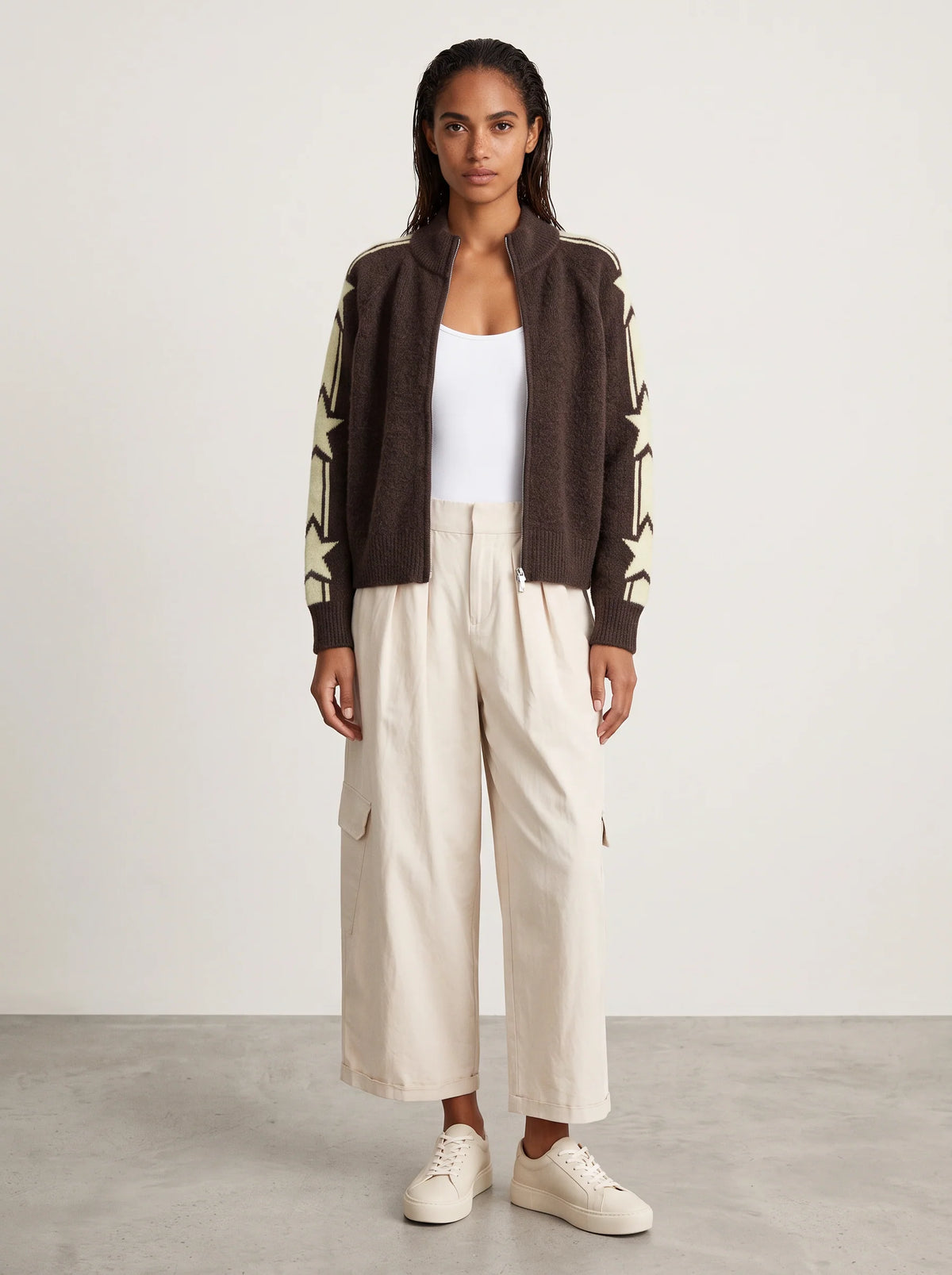 Cardigan Stella choco moro porté, vue de face