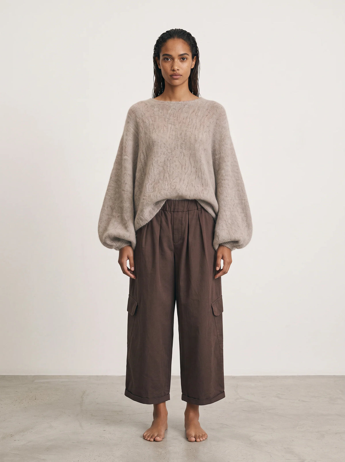 Pull Wind taupe fango porté, vue de face