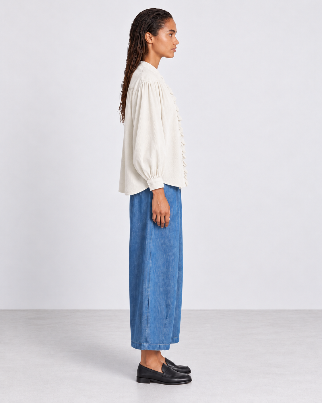 Blouse Fanny velours Ecru porté de profil
