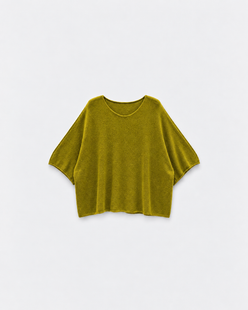 Pull Lola Olive — flat sur fond gris