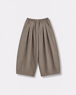 Pantalon balloon Iris Anthracite à plat sur fond gris