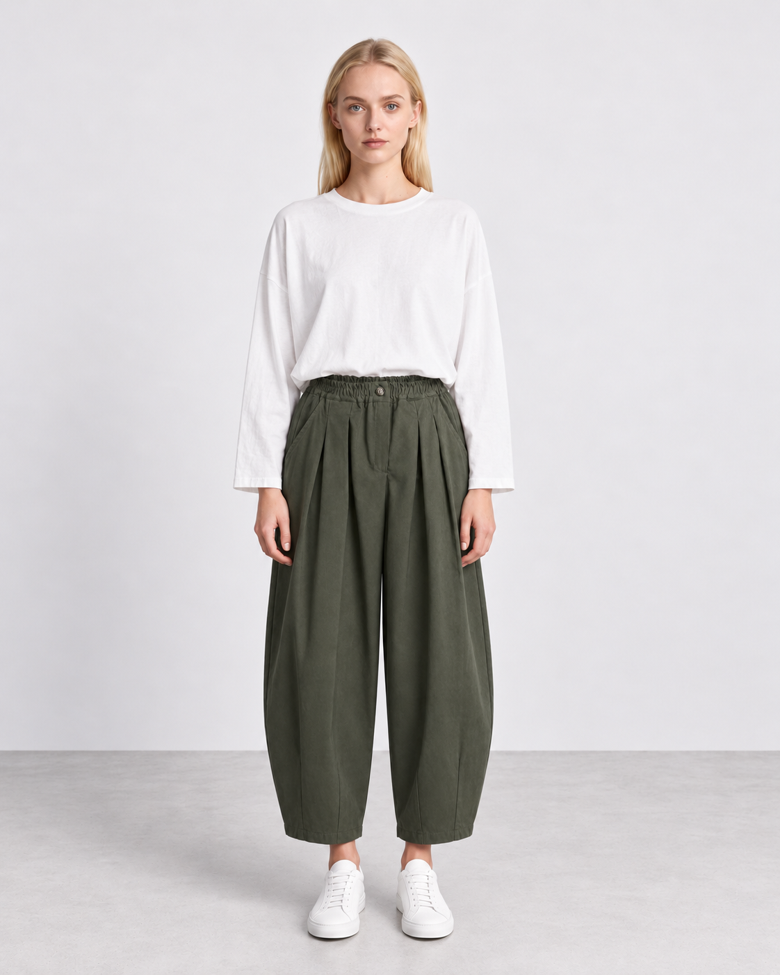 Pantalon balloon Iris Kaki sottobosco porté de face