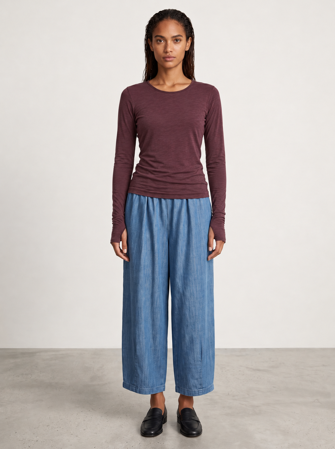 Seconde peau mitaine Acaï porté de face avec le pantalon Magic barrel denim medium