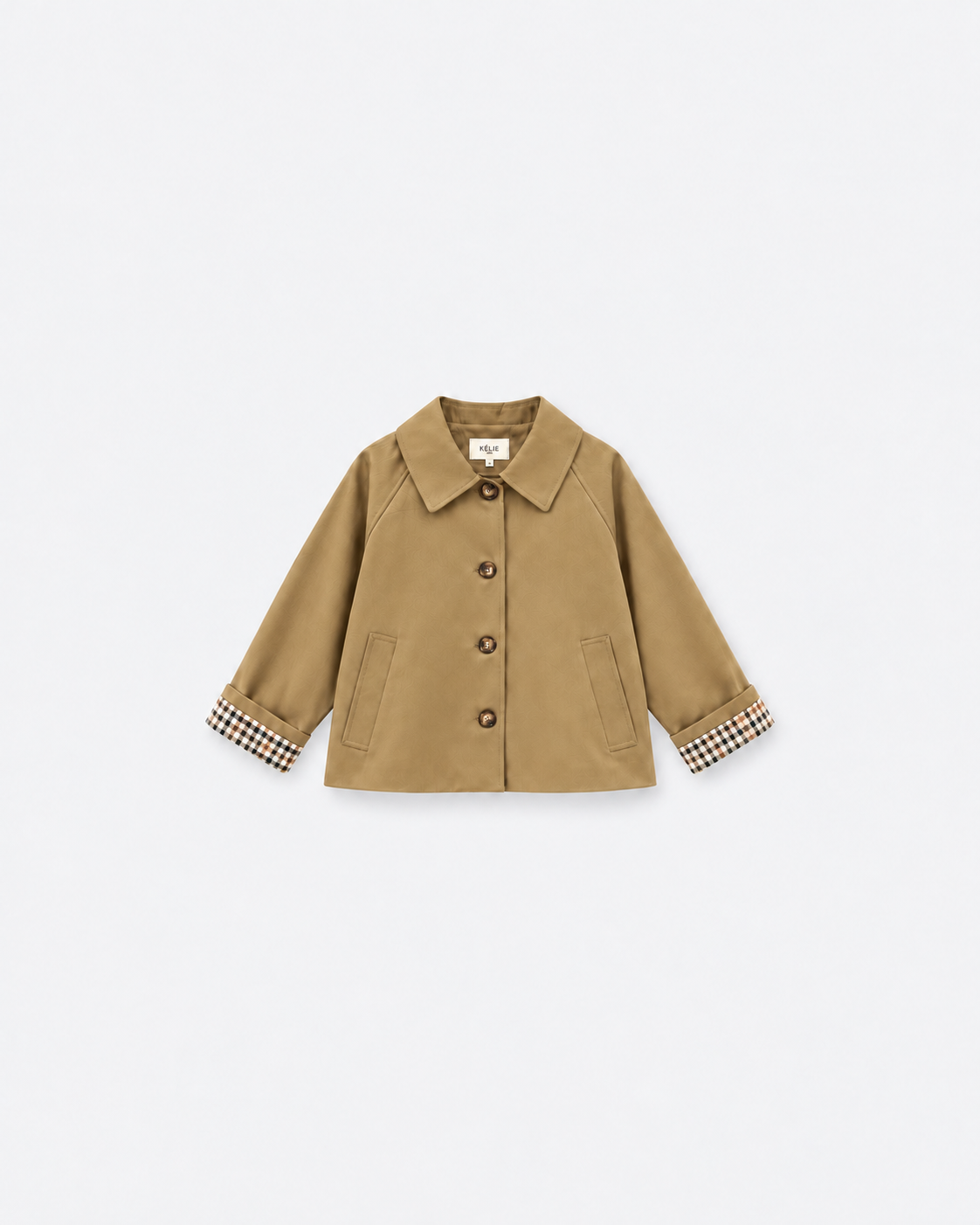 Trench court Gaby camel cacciu à plat sur fond gris