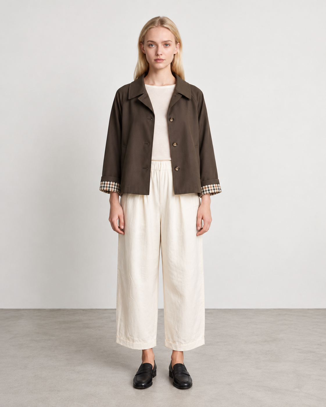 Trench court Gaby choco moro porté de face